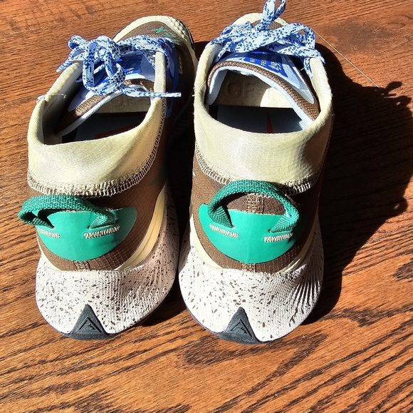 SOLD - Nike Gore-Tex Running Shoes - Picture 4 of 7